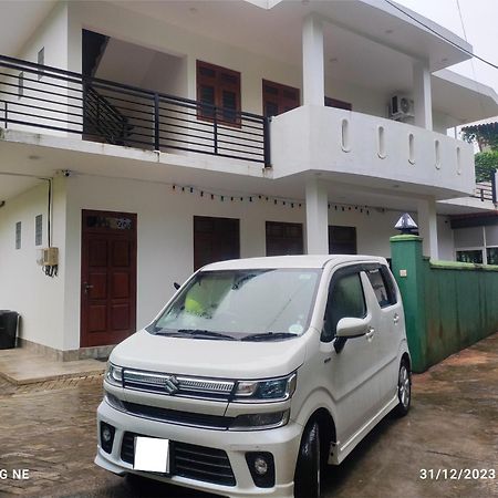 Villa Tanzanite Hikkaduwa Buitenkant foto