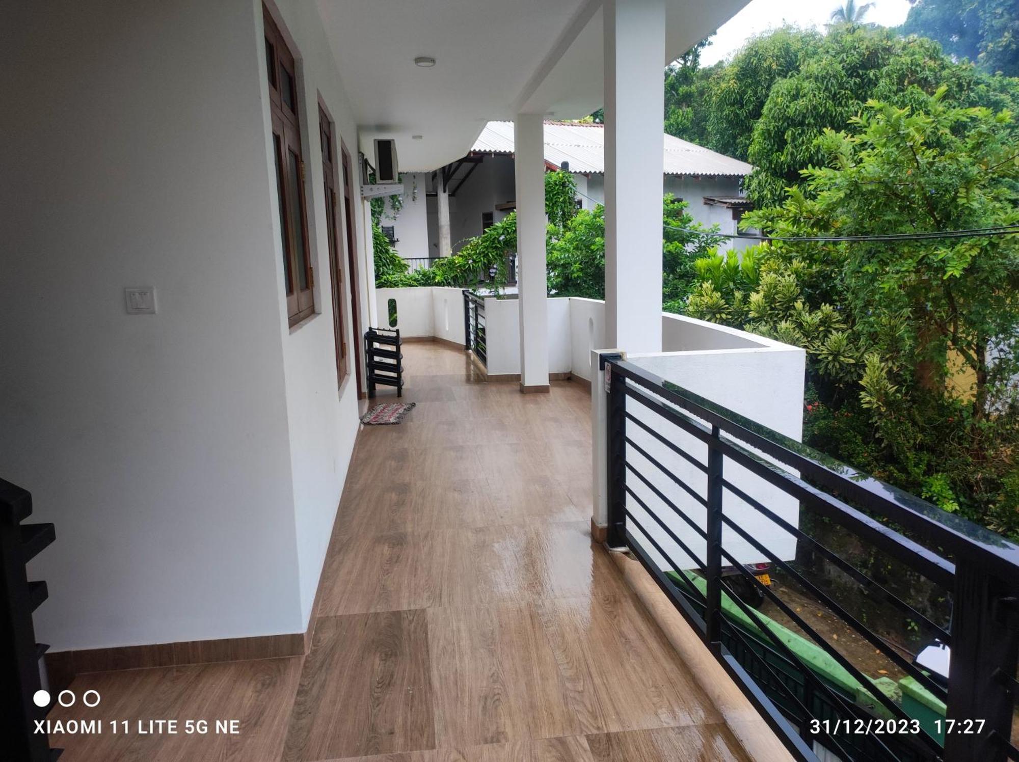 Villa Tanzanite Hikkaduwa Buitenkant foto