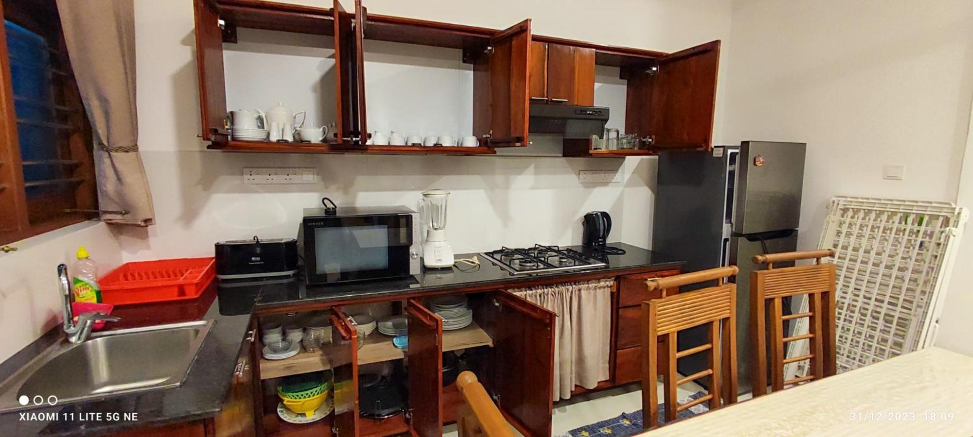Villa Tanzanite Hikkaduwa Buitenkant foto