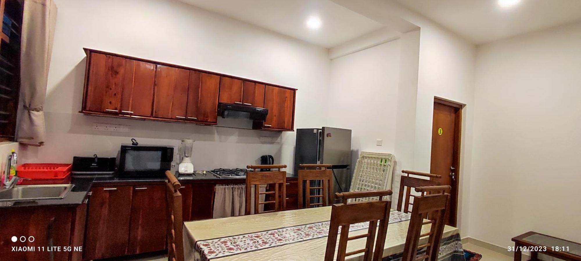 Villa Tanzanite Hikkaduwa Buitenkant foto