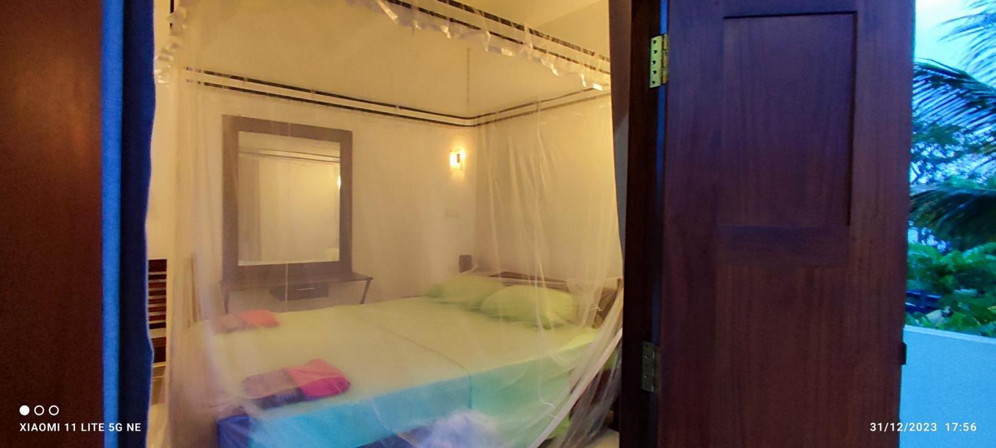 Villa Tanzanite Hikkaduwa Buitenkant foto