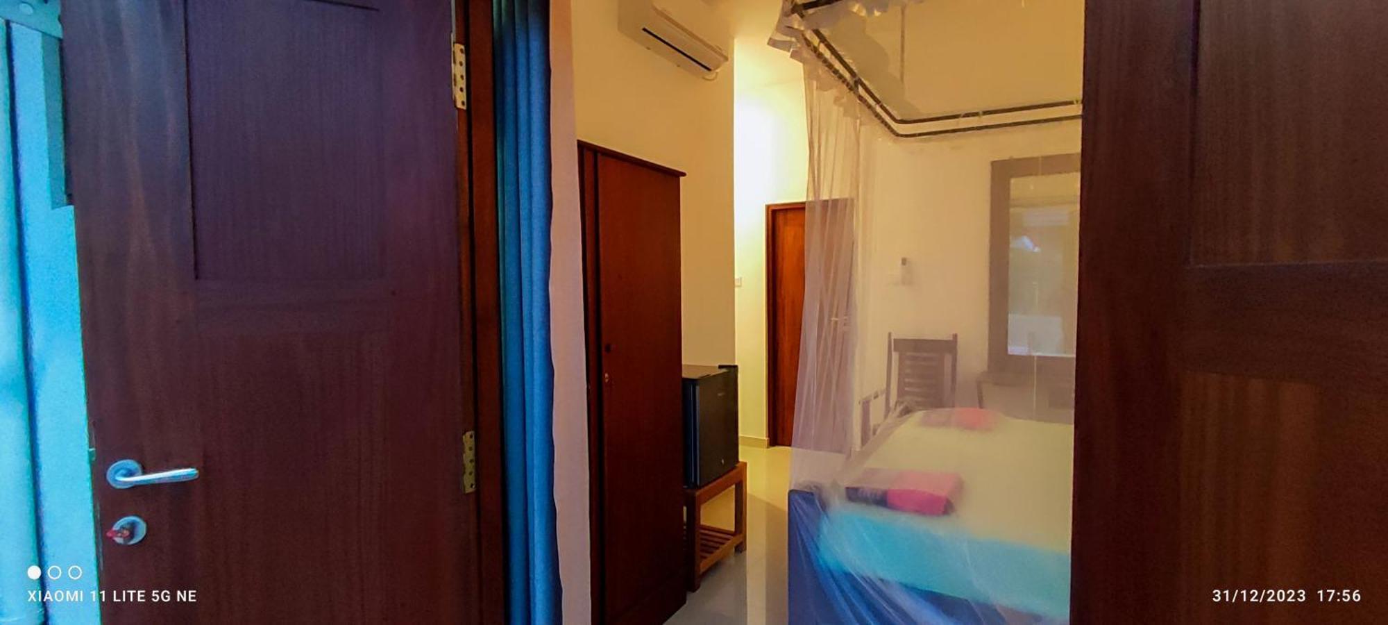Villa Tanzanite Hikkaduwa Buitenkant foto