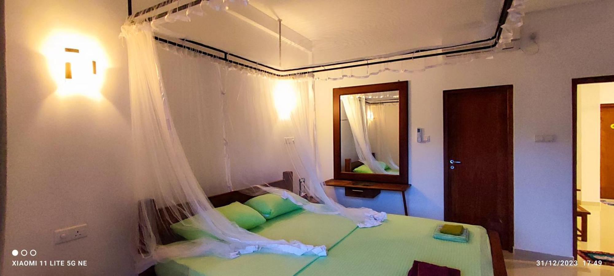 Villa Tanzanite Hikkaduwa Buitenkant foto