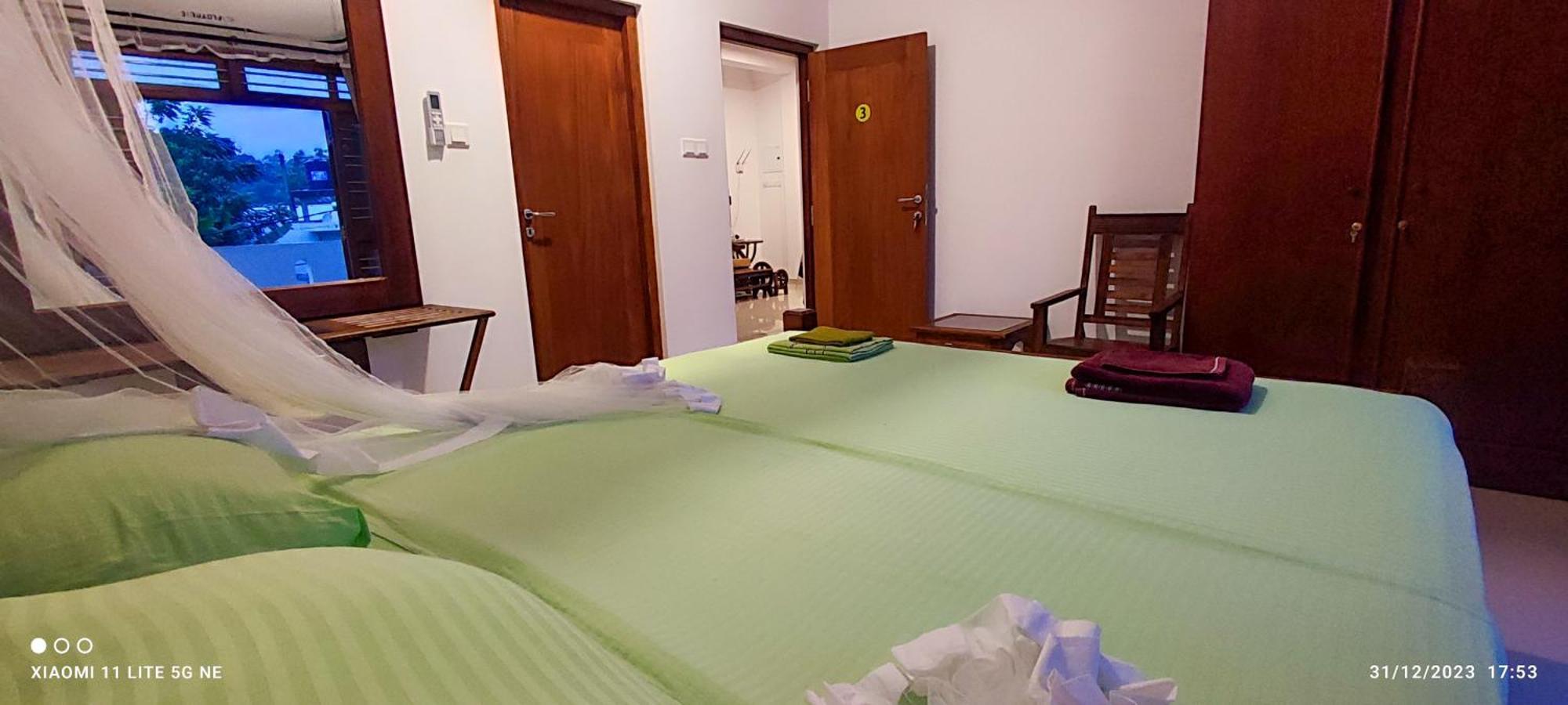 Villa Tanzanite Hikkaduwa Buitenkant foto
