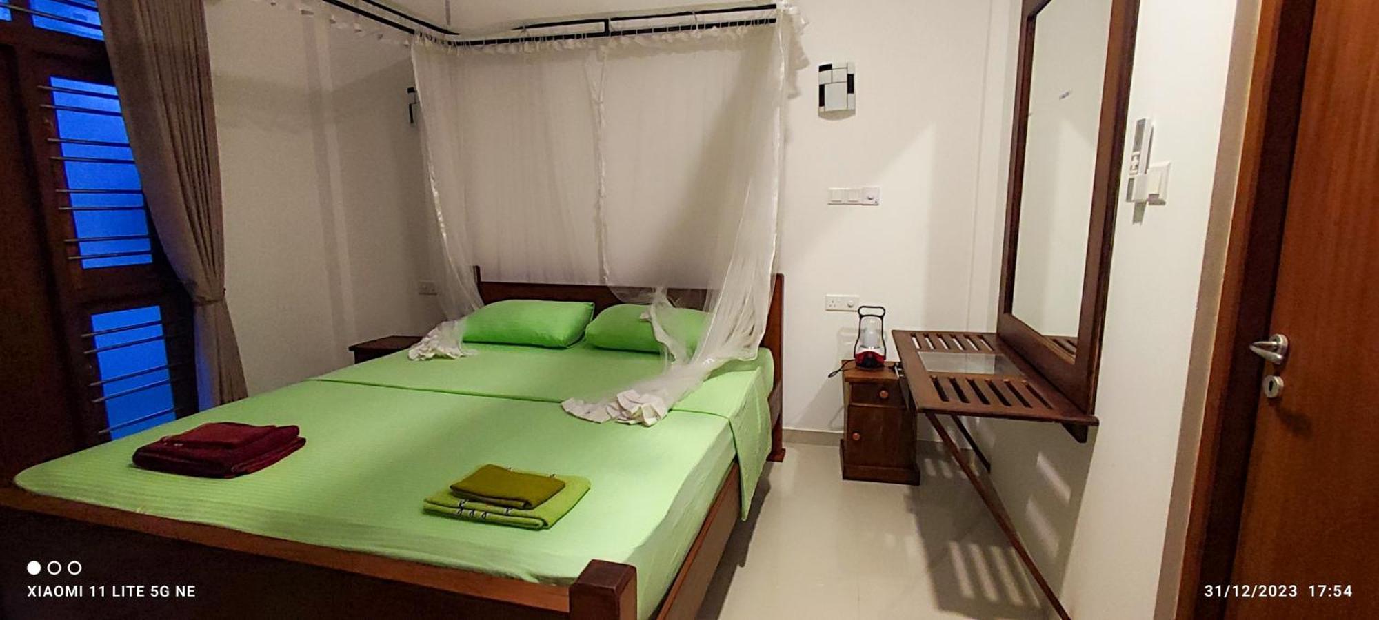 Villa Tanzanite Hikkaduwa Buitenkant foto