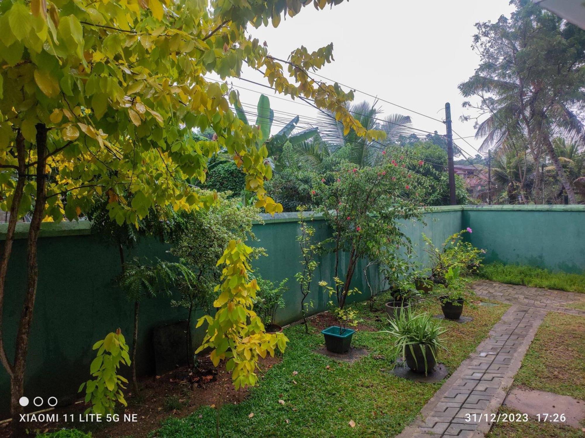 Villa Tanzanite Hikkaduwa Buitenkant foto