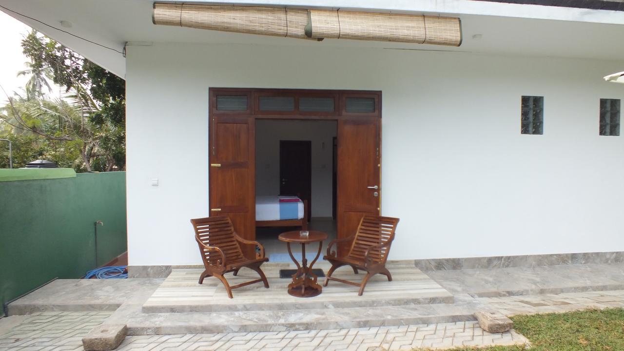 Villa Tanzanite Hikkaduwa Buitenkant foto