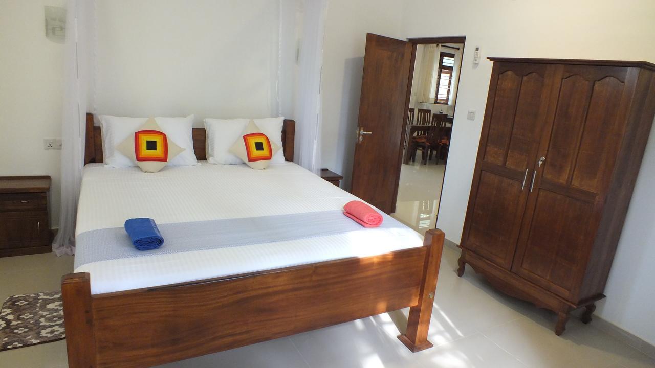 Villa Tanzanite Hikkaduwa Buitenkant foto