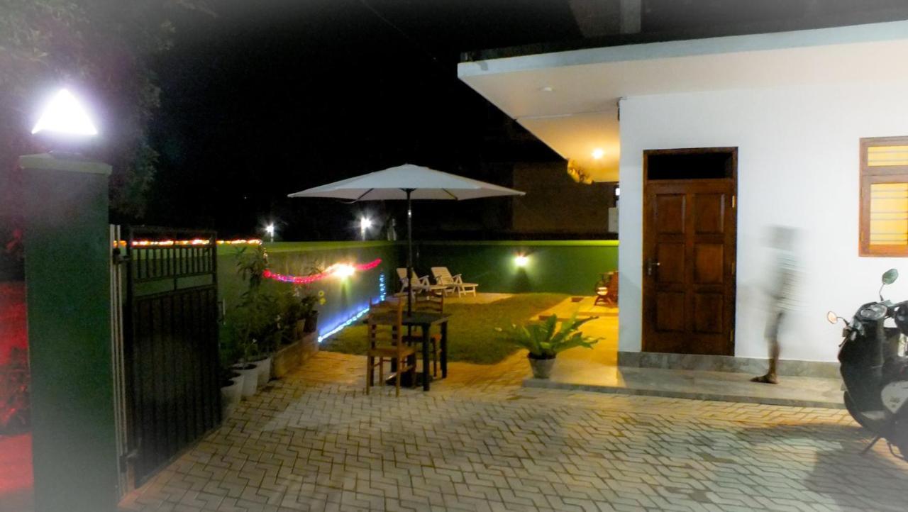 Villa Tanzanite Hikkaduwa Buitenkant foto