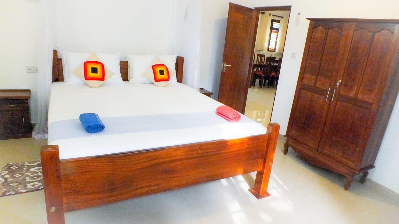 Villa Tanzanite Hikkaduwa Buitenkant foto