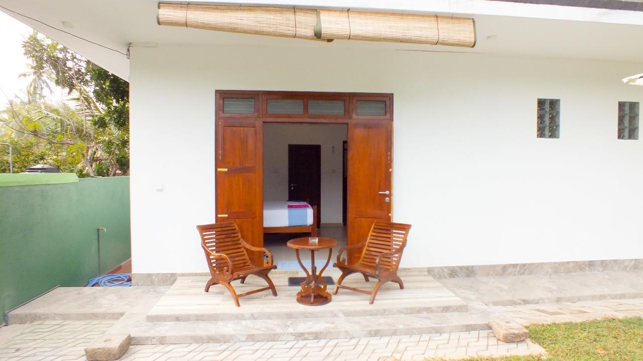 Villa Tanzanite Hikkaduwa Buitenkant foto