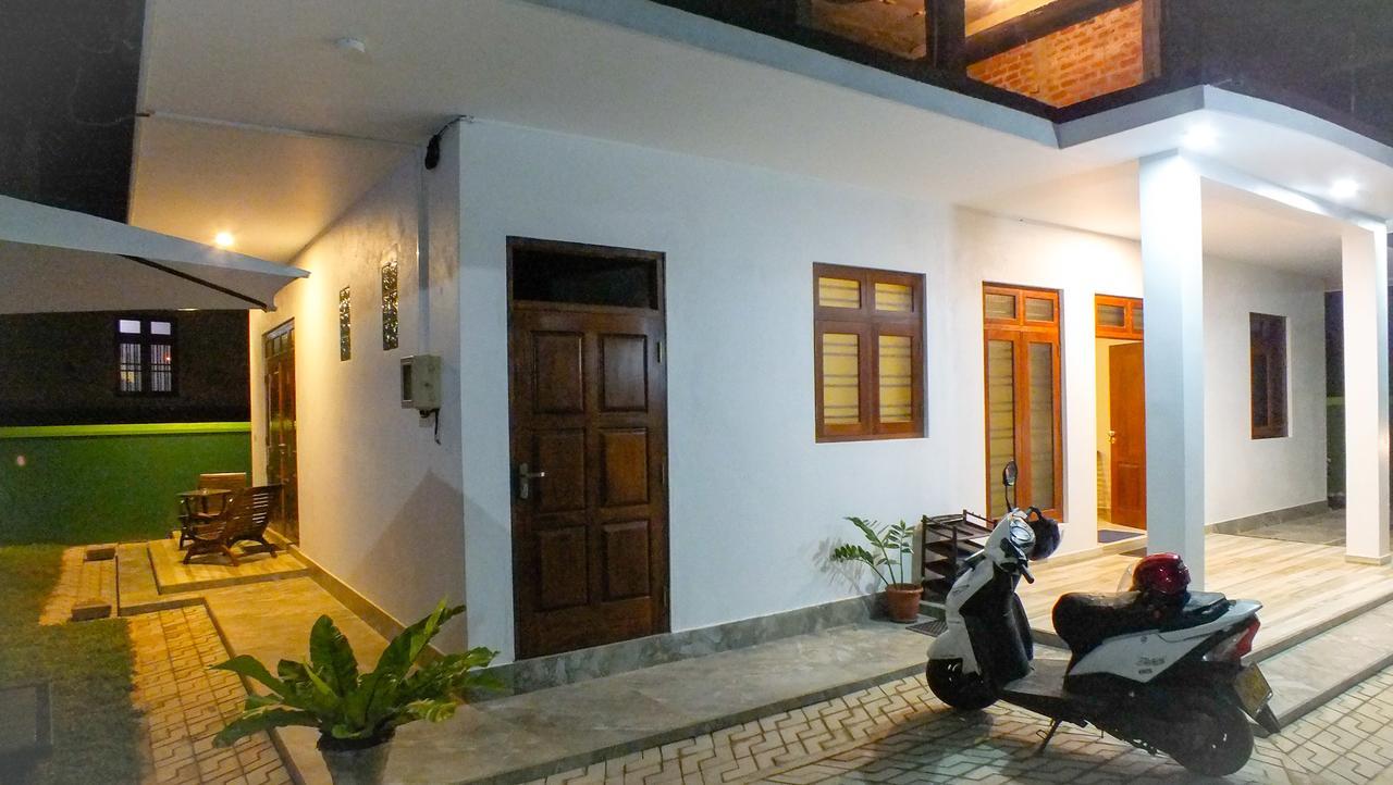 Villa Tanzanite Hikkaduwa Buitenkant foto
