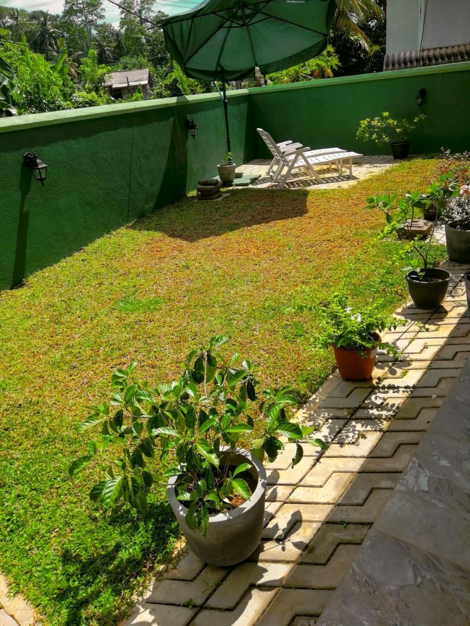 Villa Tanzanite Hikkaduwa Buitenkant foto
